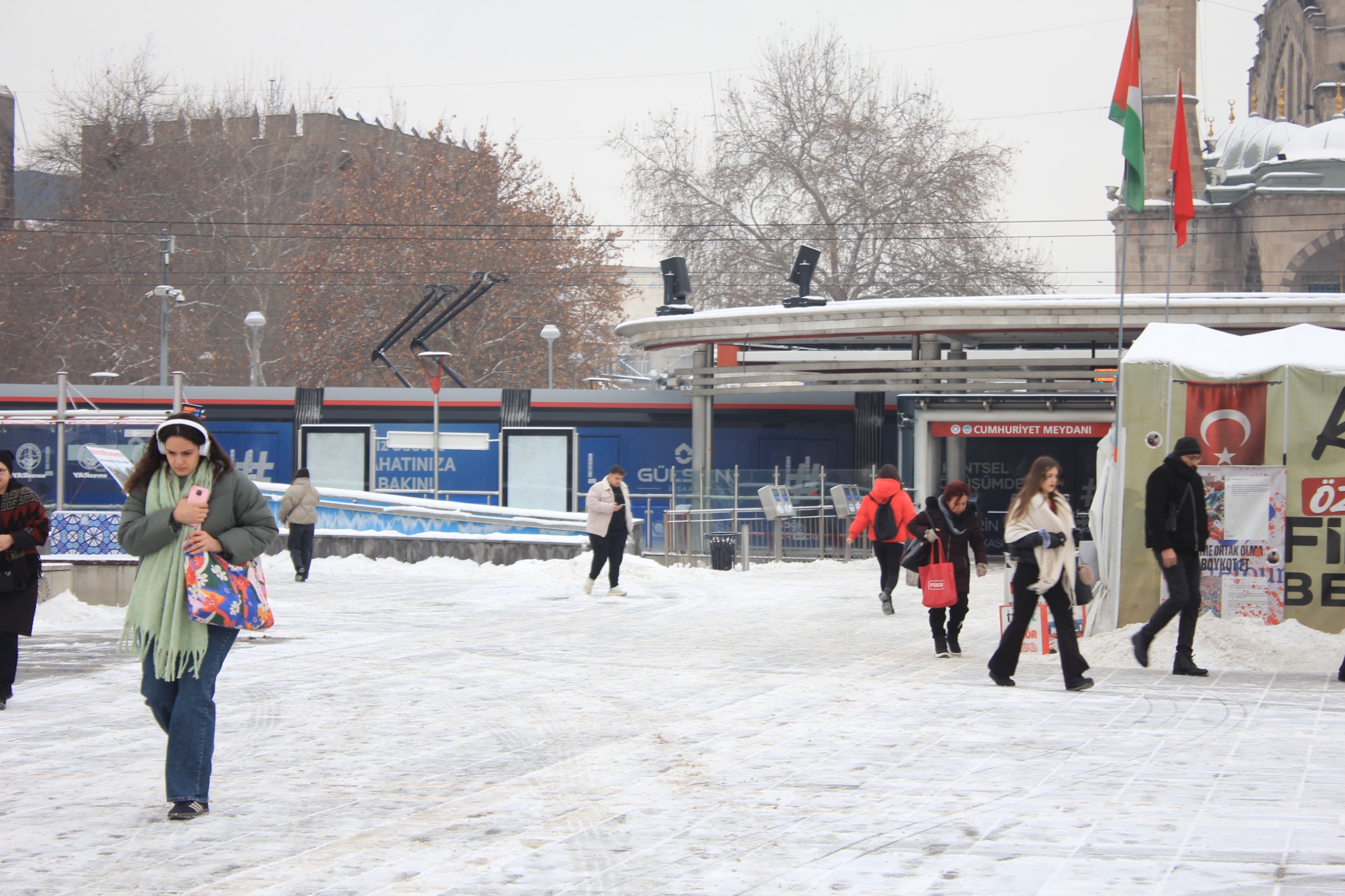 Kayseri’de kar yağışı etkili oldu; kartpostallık görüntüler ortaya çıktı